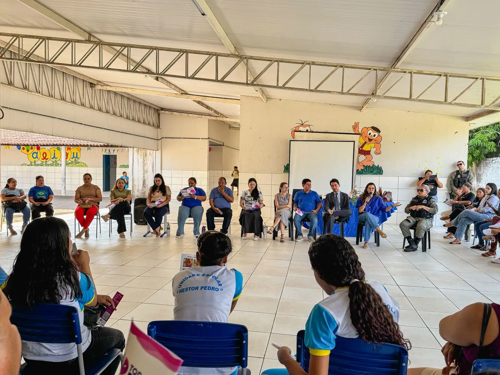 TODOS POR ELAS CHEGAR AO CENTRO DO DESÍGNO